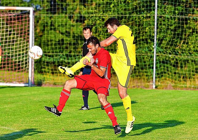 Bild 8: SV Schwörstadt setzt sich im Rothaus-Bezirkspokal mit 2:1 beim FC Dachsberg durch &ndash; und wir haben Bilder!