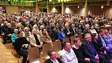 Kaum freie Plätze in der Fischbacher Festhalle. Zahlreiche Bürger sind zum Neujahrsempfang des größten Friedrichshafener Ortsteils ...