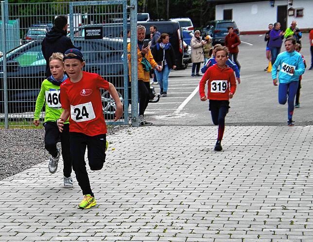 Bild 11: Bilder und Eindrücke vom 15. Sport Weiß-Lauf in Königsfeld: Ein unvergessliches Event