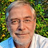 Neurobiologe Gerald Hüther weiß: Hass entsteht aus Angst – und Angst entsteht aus Stress, einem Gefühl von Bedrohung.