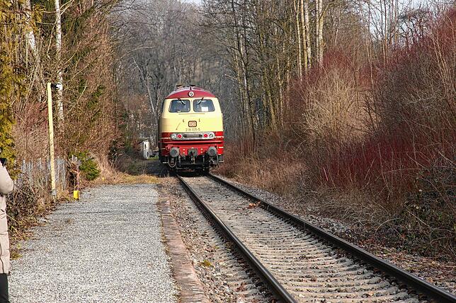 Bild 7: Erster Halt nach 50 Jahren! Bilder von der Eröffnung des Haltepunktes Zizenhausen