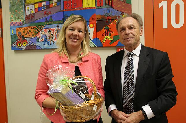 Schulamtsdirektor Frank Heinrich führte 2016 Janine Regel-Zachmann in das Amt der neuen Schulleiterin der Hans-Thoma-Schule ein. Sie ist ...