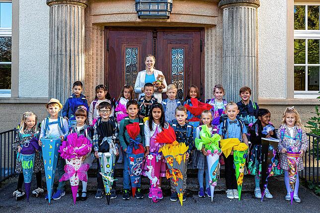 Die Klasse 1a der Hebel Grundschule Gottmadingen mit Ihrer Klassenlehrerin Janine Kuderer bei ihrer Einschulungsfeier.