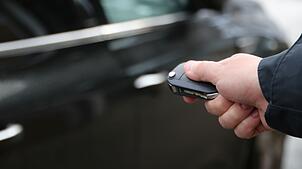 In Immendingen wurden Autos aufgebrochen. Möglicherweise wurde die Zentralverriegelung manipuliert. Weil das keine Spuren hinterlässt, ...