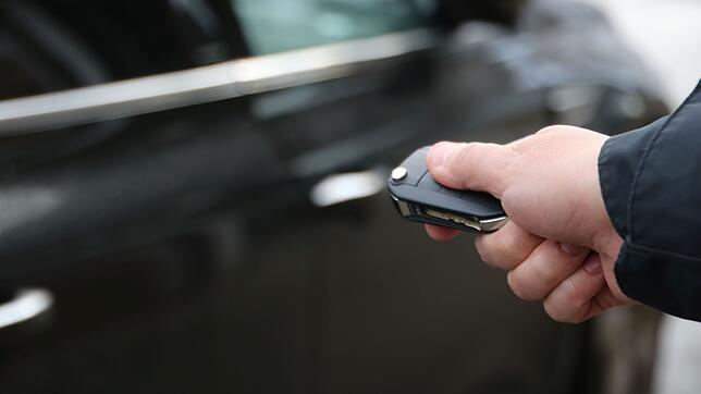 In Immendingen wurden Autos aufgebrochen. Möglicherweise wurde die Zentralverriegelung manipuliert. Weil das keine Spuren hinterlässt, ...