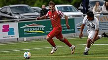 Später Ausgleich: Patrick Budde (links, gegen Andre Alves Ferreira) machte im Spiel gegen den FC Tiengen 08 kurz vor Schluss den Ausgleich.