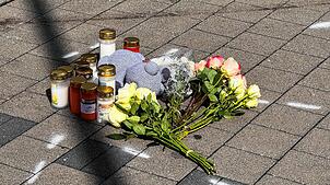 Nach einem Streit auf einem Parkplatz soll ein 18-Jähriger einen 12 Jahre alten Jungen in Niedernhall (Hohenlohekreis) mit dem Auto ...
