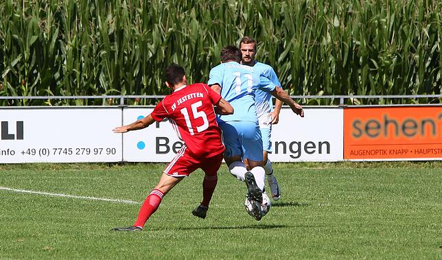 Bild 26: SV Jestetten setzt sich im Pokal-Derby mit 4:2 bei der SG Lottstetten/Altenburg durch