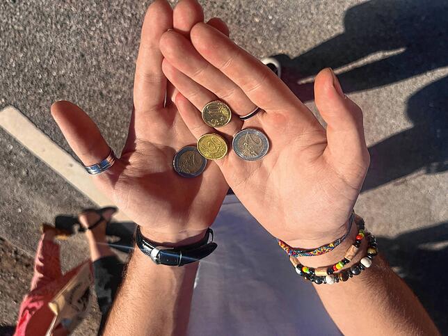 Von den 50 Euro sind nur noch 4,30 Euro übrig. Nächstes Jahr kommen die Reporter mit mehr Geld.