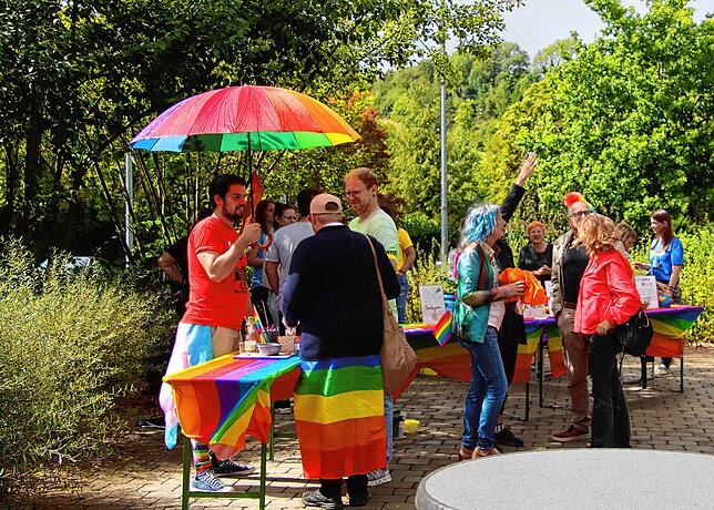 Fast wie auf dem Wochenmarkt – so familiär war der CSD in Wutöschingen.