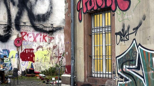 Graffiti an einer Hauswand.
