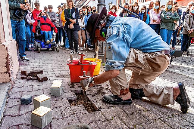 Bild 16: Nun liegen sie auch in VS: Die ersten 18 Stolpersteine zum Gedenken an Villinger Juden sind am Mittwoch verlegt worden