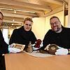 Sybille Trefflich vom Stadtarchiv Stockach, Kunsthistorikerin Ines Stadie und Historiker Ulrich Büttner haben im Museumsdepot nach ...