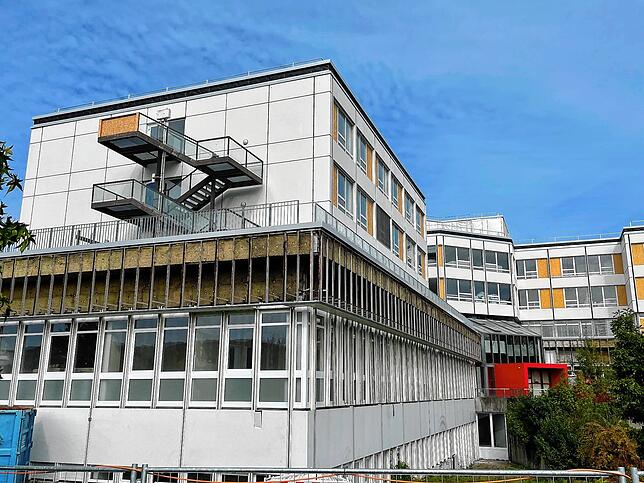 Auch an der Gebäudehülle wird noch gearbeitet.