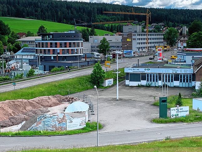 Hier, auf dem Gelände des ehemaligen Autohauses Bäsch, soll in St. Georgen die neue Aldi-Filiale entstehen. Das Bild entstand im ...