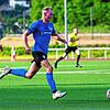 Auf dem Weg zum nächsten Tor: Mit dem zweifachen Torschützen Marius Thoma hatte der FC Zell beim 3:3 gegen die SG Mettingen/Krenkingen ...