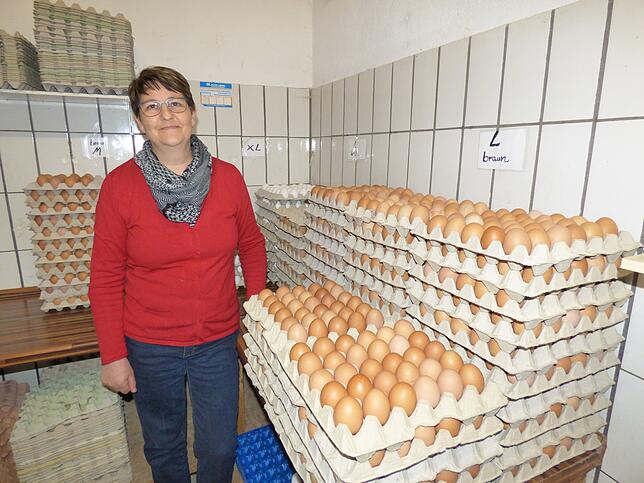 Doris Karrer betreibt mit ihrem Mann den Zühnehof in Azenweiler im Deggenhausertal. Sie kümmert sich täglich um die Sortierung der Eier. ...