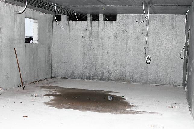 Rohbau: Eine der vier Umkleidekabinen im Untergeschoss des Clubheims.