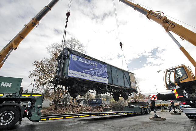 Bild 1: Die ungewöhnliche Reise eines maroden Bahn-Waggons von Villingen nach Lenzkirch