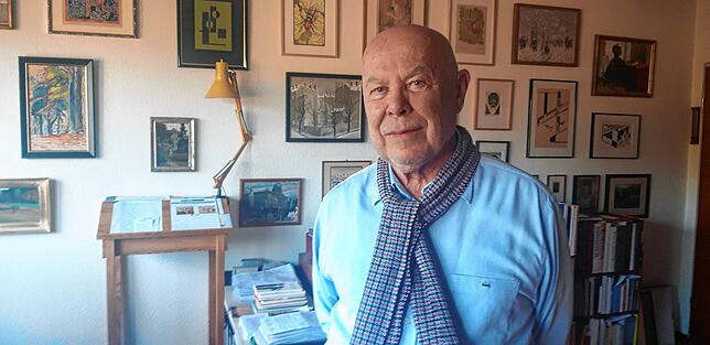 Peter Salomon in seiner Wohnung.