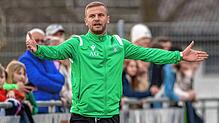 Sauer: Trainer Arben Gashi ärgerte sich, dass der SV Herten erst vor Ort informiert wurde, dass der FC Wittlingen seinen Rasenplatz ...