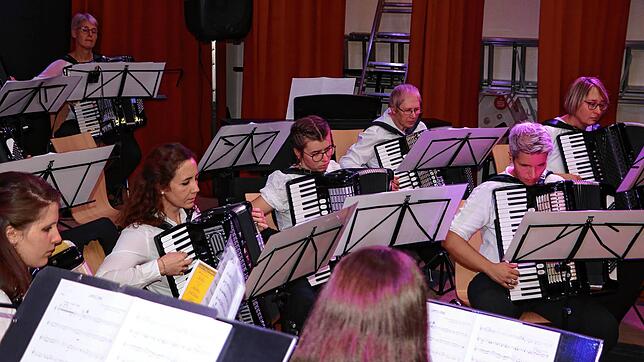 Klein aber fein – so präsentierte sich das Akkordeonorchester Stühlingen beim Jahreskonzert. Schnelle Läufe, die außerordentliche ...