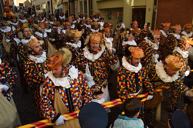 Bild 4: Narrolauf in Laufenburg 2025: Diese Bilder zeigen den farbenprächtigsten Umzug des Jahres!
