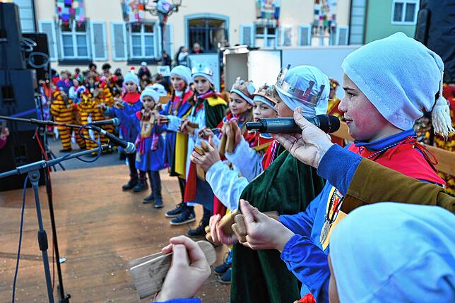 Bild 2: Alle Bilder vom Narrenbaumstellen der Narrizella Ratoldi auf dem Marktplatz