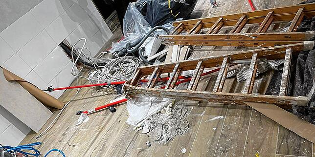 Ein Bild der Verwüstung haben vier Personen am 24. Februar im Eiscafé Nicoletti an der Konstanzer Marktstätte hinterlassen.