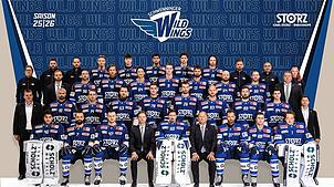 Der Kader der Wild Wings, vierte Reihe von links: Reinhard Kirchner (Betreuer), Patrick Mauch, Alexander Landsmann (beide ...