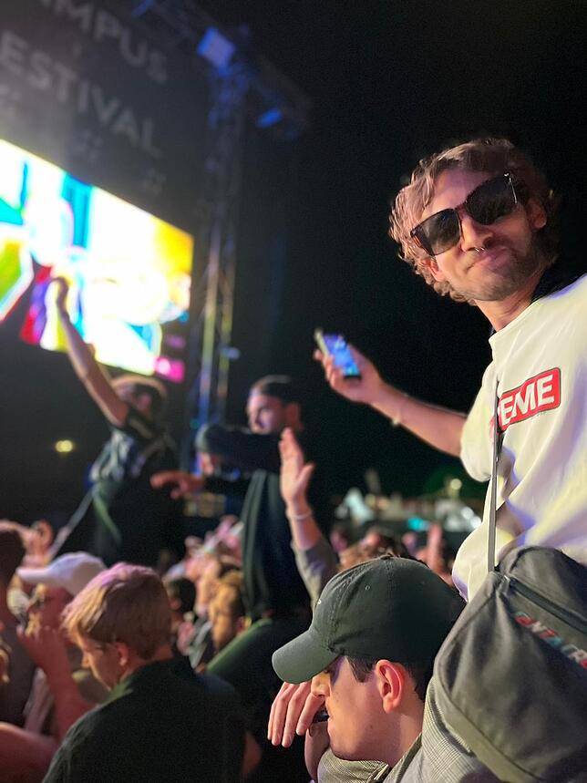 Live die Musik hören, die ihn über ein Jahrzehnt schon begleitet: Freddy Raible.