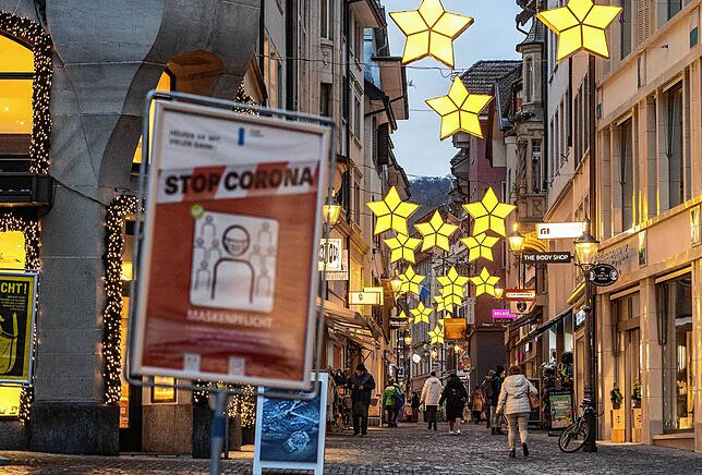 Ein Blick in die Luzerner Altstadt – auch im Schweizer Lockdown wird sich das Bild wohl erst einmal nicht groß verändern. Läden ...
