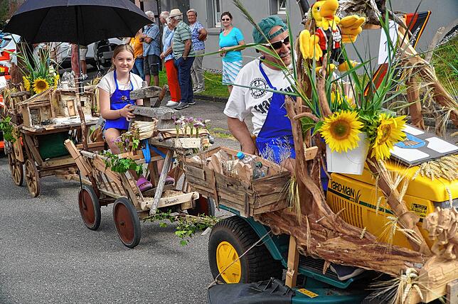 Bild 2: Ausgelassene Stimmung bei dem Dorffest in Tengen-Watterdingen