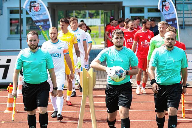 Bild 1: FC Tiengen 08 unterliegt Tabellenführer Spvgg. Gundelfingen/Wildtal mit 1:2 – und wir haben Fotos!