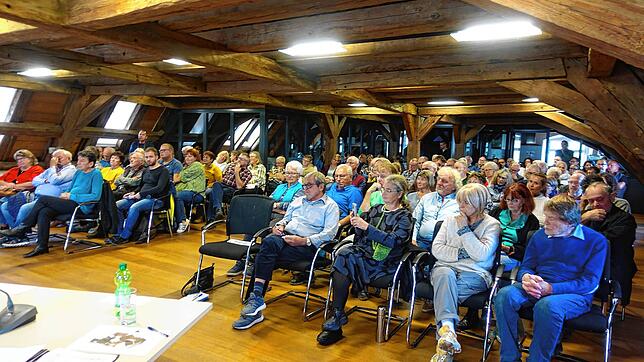 Auf großes Interesse stieß die Podiumsdiskussion im Bürgersaal des Öhninger Rathauses.