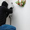 Kann schneller gehen als einem lieb ist: ein Einbruch durch die Wohnungstür. (Symbolbild) Bild: Silvia Marks/dpa