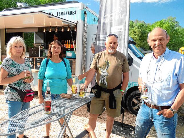 Bild 25: Bilder von der Jahrhundertparty im Festzelt mit Live-Acts und mega Stimmung