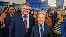 Alter und neuer OB: Andreas Brand (links) und Simon Blümcke im Rathaus-Foyer.