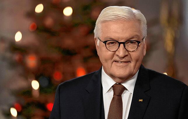 Frank-Walter Steinmeier im Schloss Bellevue beim Halten seiner Weihnachtsansprache.
