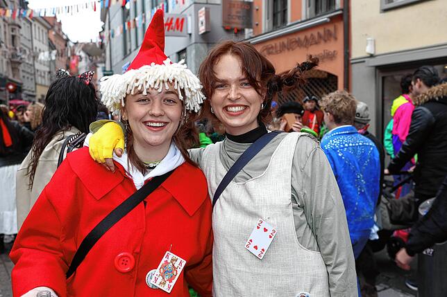 Bild 26: Schmotziger Dunschtig 2024: Auf und vor der Marktstätten-Bühne gibt es kein Halten mehr