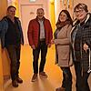 Hubertus Both und Hans-Peter Storz mit Marion Moosmann und Sabine Schilcher vom Impulshaus Engen in einer der Wohngemeinschaften in der ...