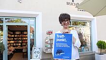 Ein zentraler Sammelpunkt für Frauen während des Promenadenfestes: Karen Lambertz-Zalitatsch von der Buchhandlung am Landungsplatz ...