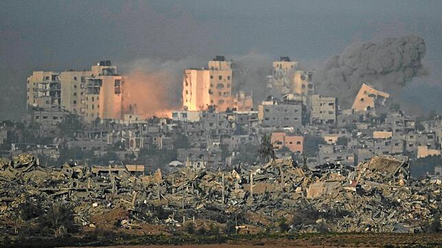 Nach einem israelischen Luftangriff im Gazastreifen ist eine Explosion zu sehen. Bilder wie diese gibt es derzeit zahlreich.