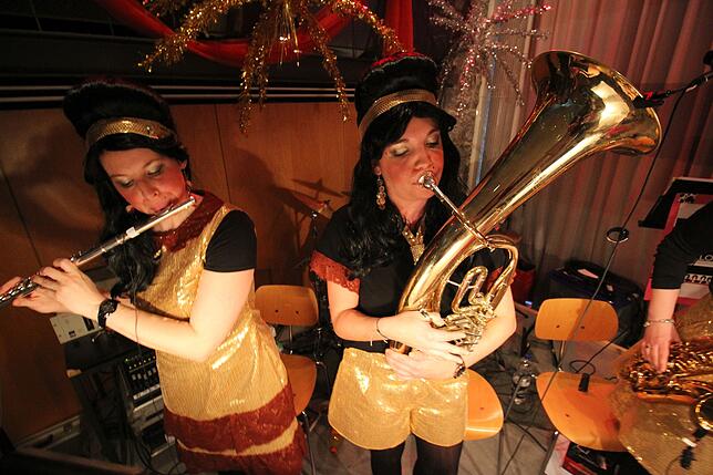 Gepflegte Kaffeemusik ohne Cello spielte wieder die Frauenband "Cellolitis".