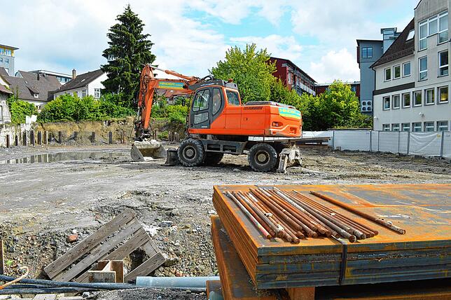 Die Abrissarbeiten der Häuser wurden Anfang Mai abgeschlossen. Ende September beginnt der Rohbau des neuen Gebäudes.
