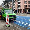 6. Dezember, mittags: Der Poller in der Fahrradstraße ist zum vierten Mal umgefahren, an seiner Stelle ist nur ein Loch in der Straße. ...