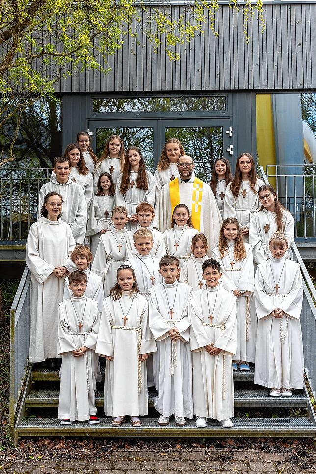 Am Samstag, 26. April, durften zwölf Kinder aus Pfaffenweiler in der Kirche Hl. Dreifaltigkeit ihre heilige Kommunion feiern. Zusammen ...