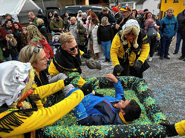 Bild 18: Spaß beim VHN-Narrentreffen: Bilder vom Umzug (1)