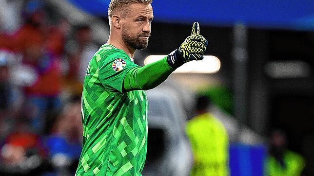 Torwart Kasper Schmeichel fordert mit dem dänischen Team am Samstag EM-Gastgeber Deutschland heraus.
