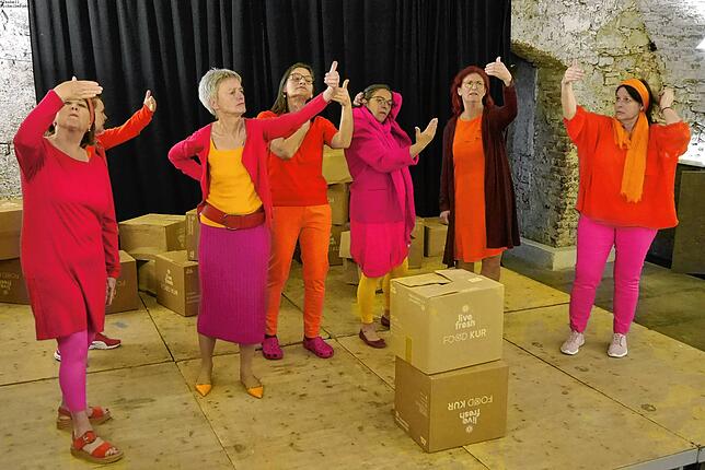 Probe für das Stück „Brechreiz“ im Meßkircher Schlosskeller.